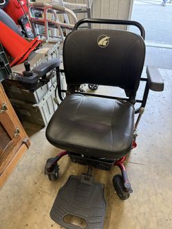 Golden Technologies Scooter Powered-Wheelchair GP162
