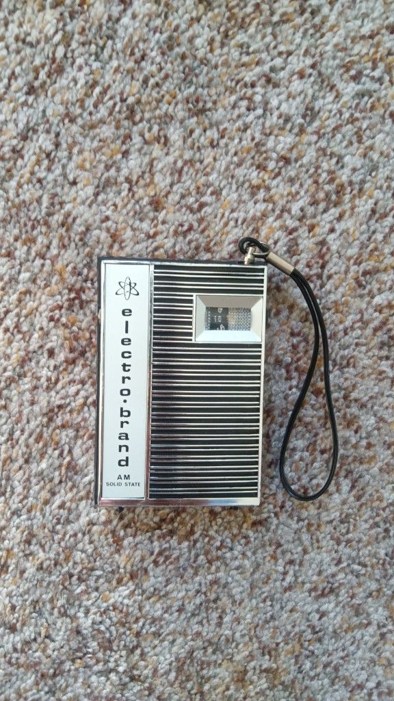 Collection of 2 Working Vintage A.M. Radios See Our Other Great vintage art antiques jewelry Furniture sports collectibles now posted