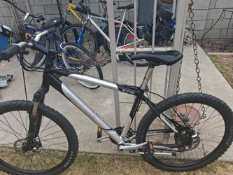 Black& silver 24 speed mountain bike, runs like new!