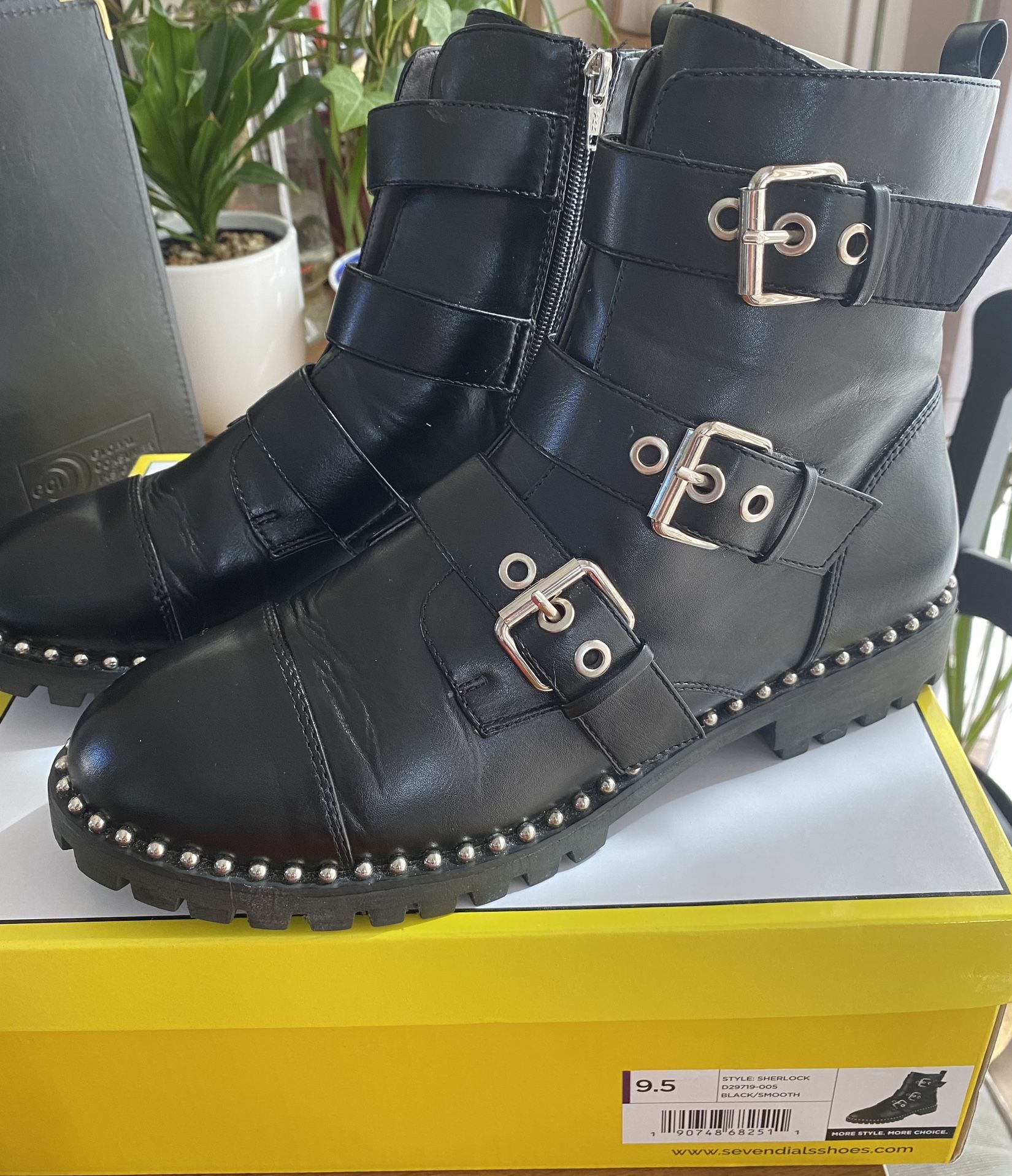 Women’s Combat Boots 9.5