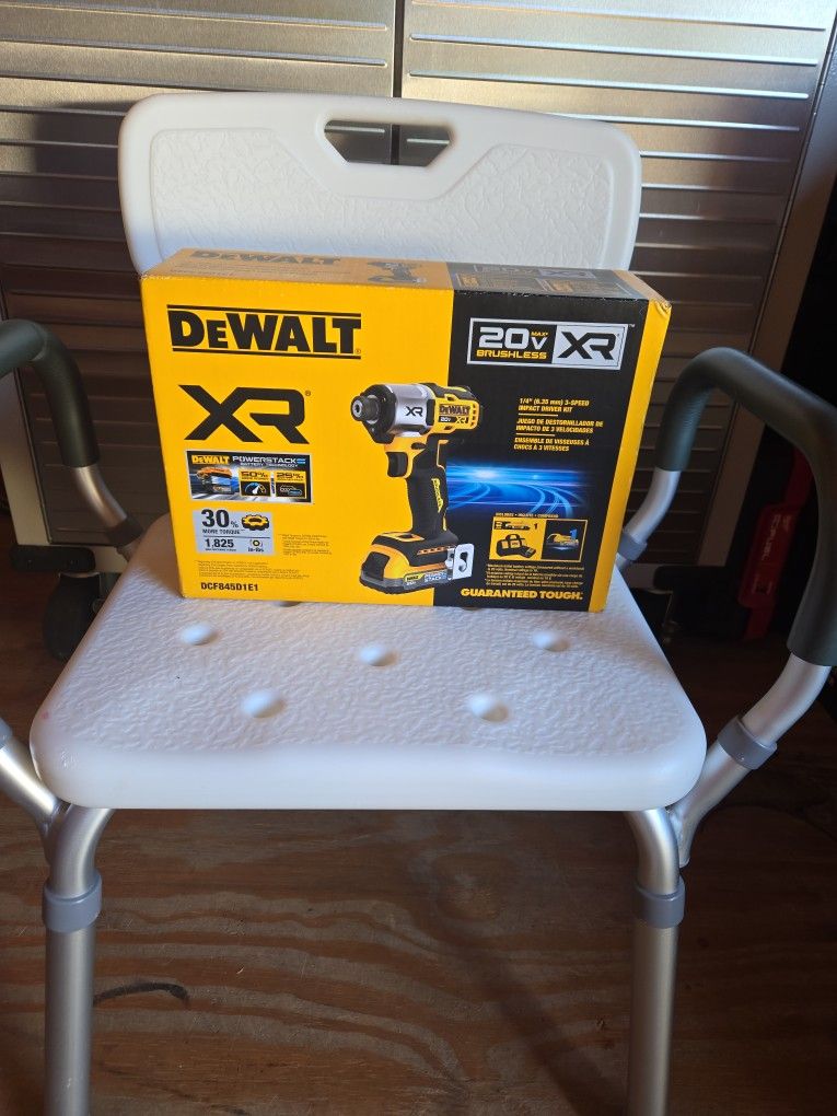 DEWALT XR 20 VOLT IMPACT DRIVER KIT