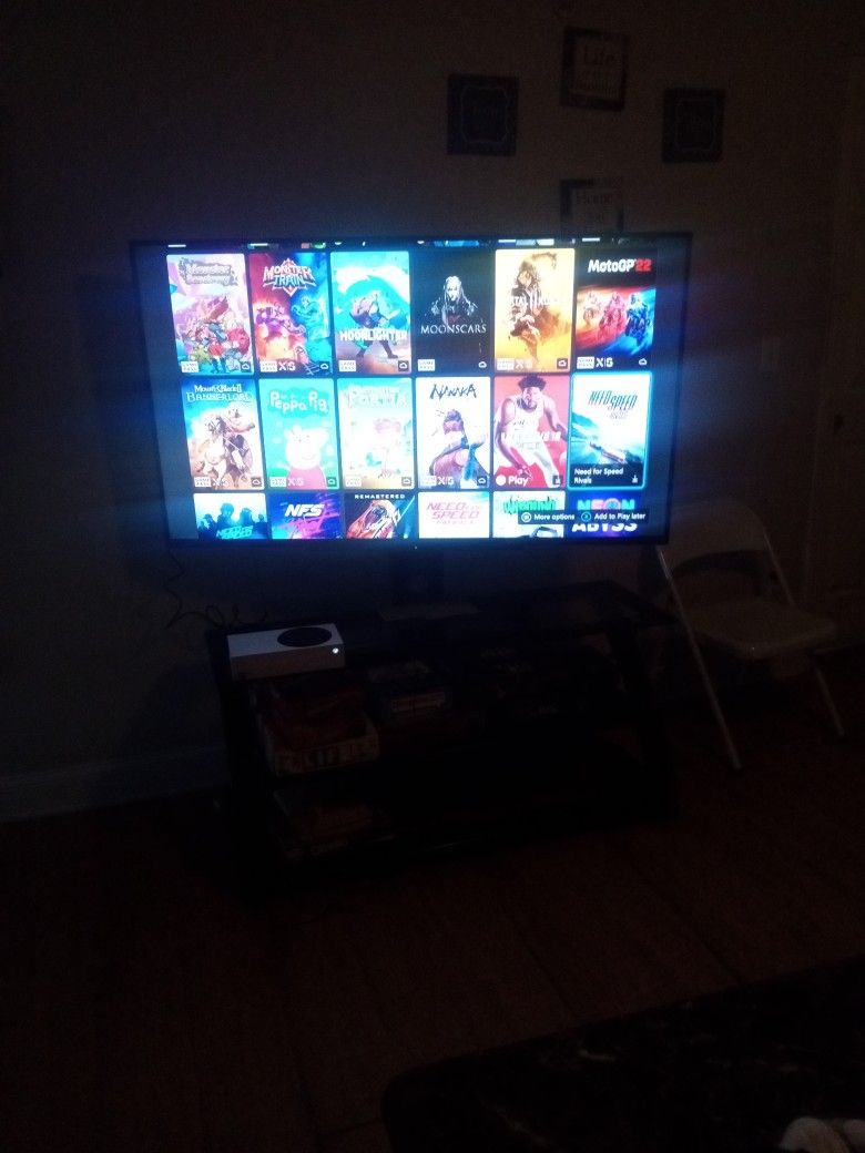 60 In Sony TV With Triple Deck Stand,plus 32 In Vizio Smart Tv