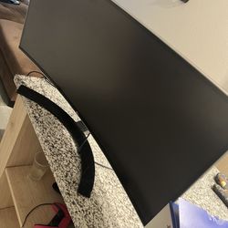 32 In Monitor, Dual Sense Edge And Gaming Headset 