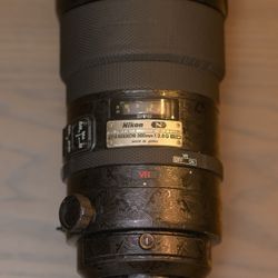 Nikon 300mm 2.8 VR