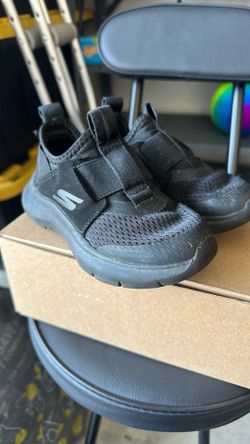 Toddler Size 9 Black Sketchers $10