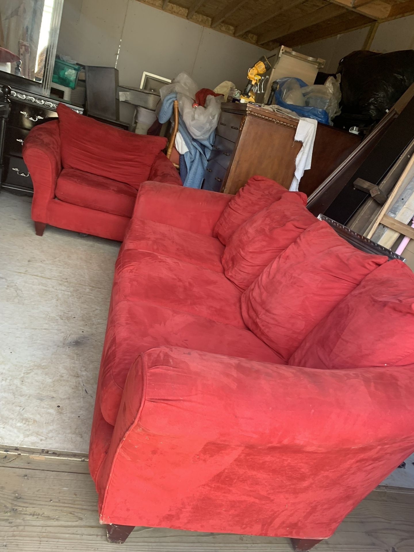 RED SUEDE SOFA SET. JUEGO DE SOFAS COLOR ROJO TERCIOPELO