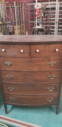 Antique chest of drawers