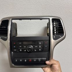 Jeep Grand Cherokee  Stereo And Ac Control Panel
