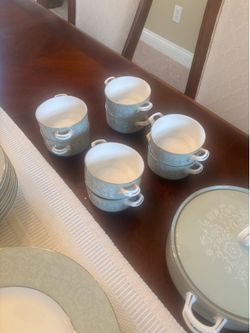 Mirage Genuine fine bone china service for 8 (78 pieces)