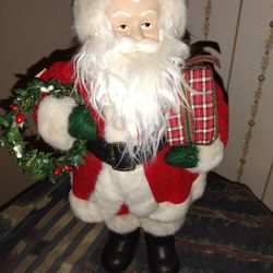 Brand New"17  Traditional Santa Claus Holding a Wreath And a Present In Great Condition 