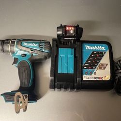 Makita DC18RD Double charger with 18v Battery 