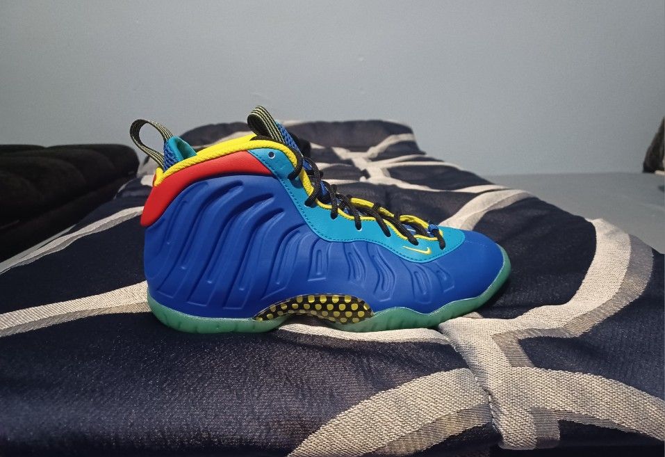 Brand New And Original Kid's Nike Air Foamposite Sneakers Sizes 5.5y