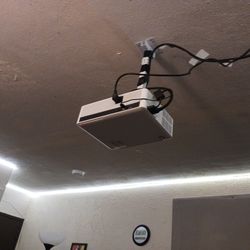 Projector 1080p Vankyo 