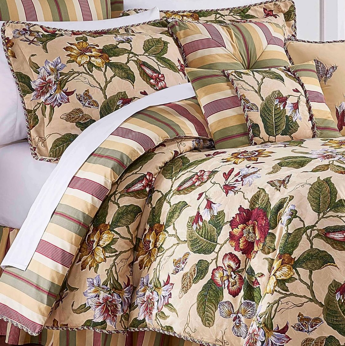 Waverly Bedspread And Pillows