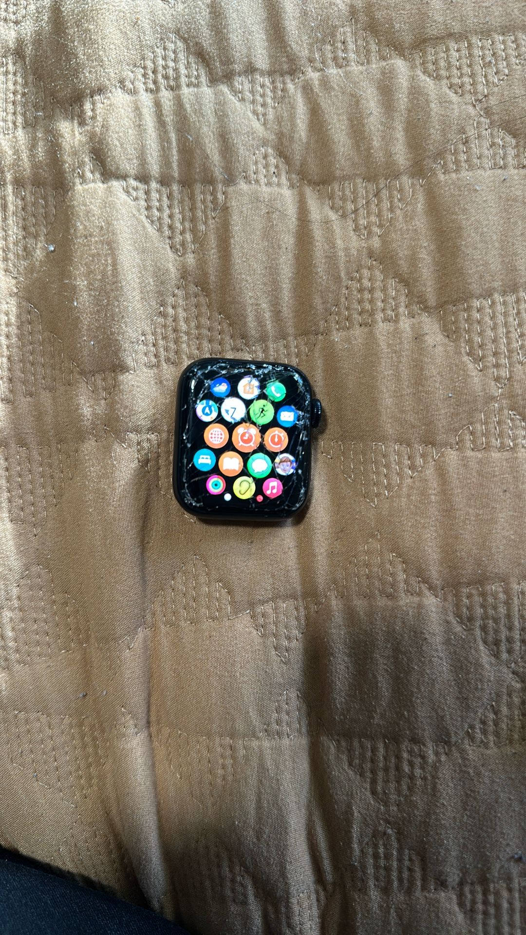 Apple Watch Se(2nd Gen Gps) Cracked Screen
