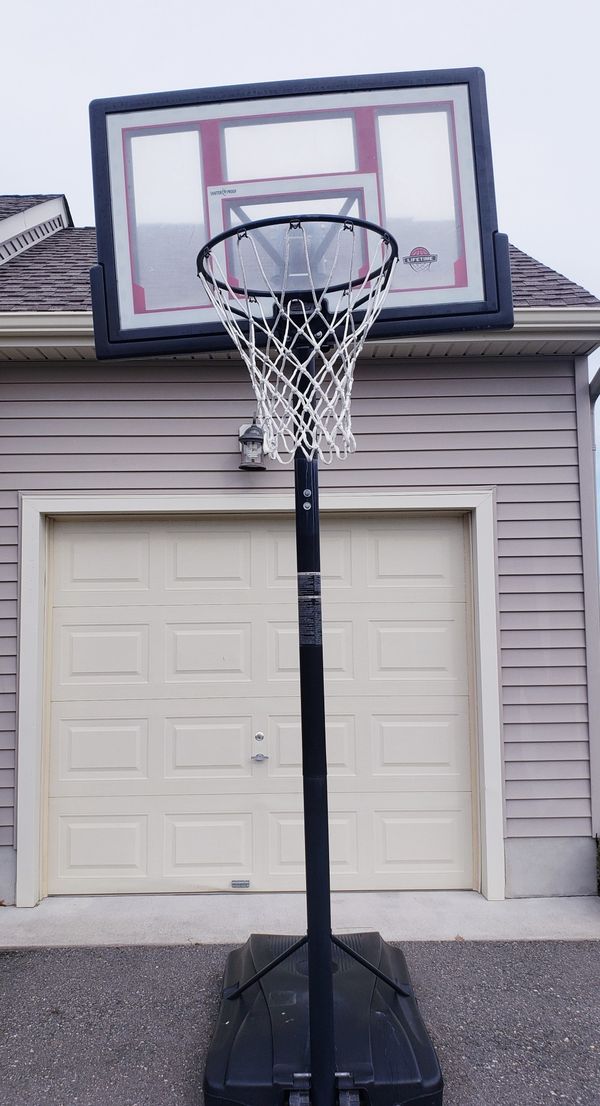 Lifetime 48" Adjustable Portable Basketball Hoop for Sale in Vineland, NJ OfferUp