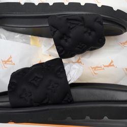 Louis Vuitton Pool Pillow Flat Comfort Mules 1AABKH 