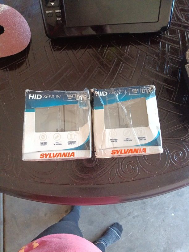 2 Sylvania HID XENON 35w Headlight Bulbs