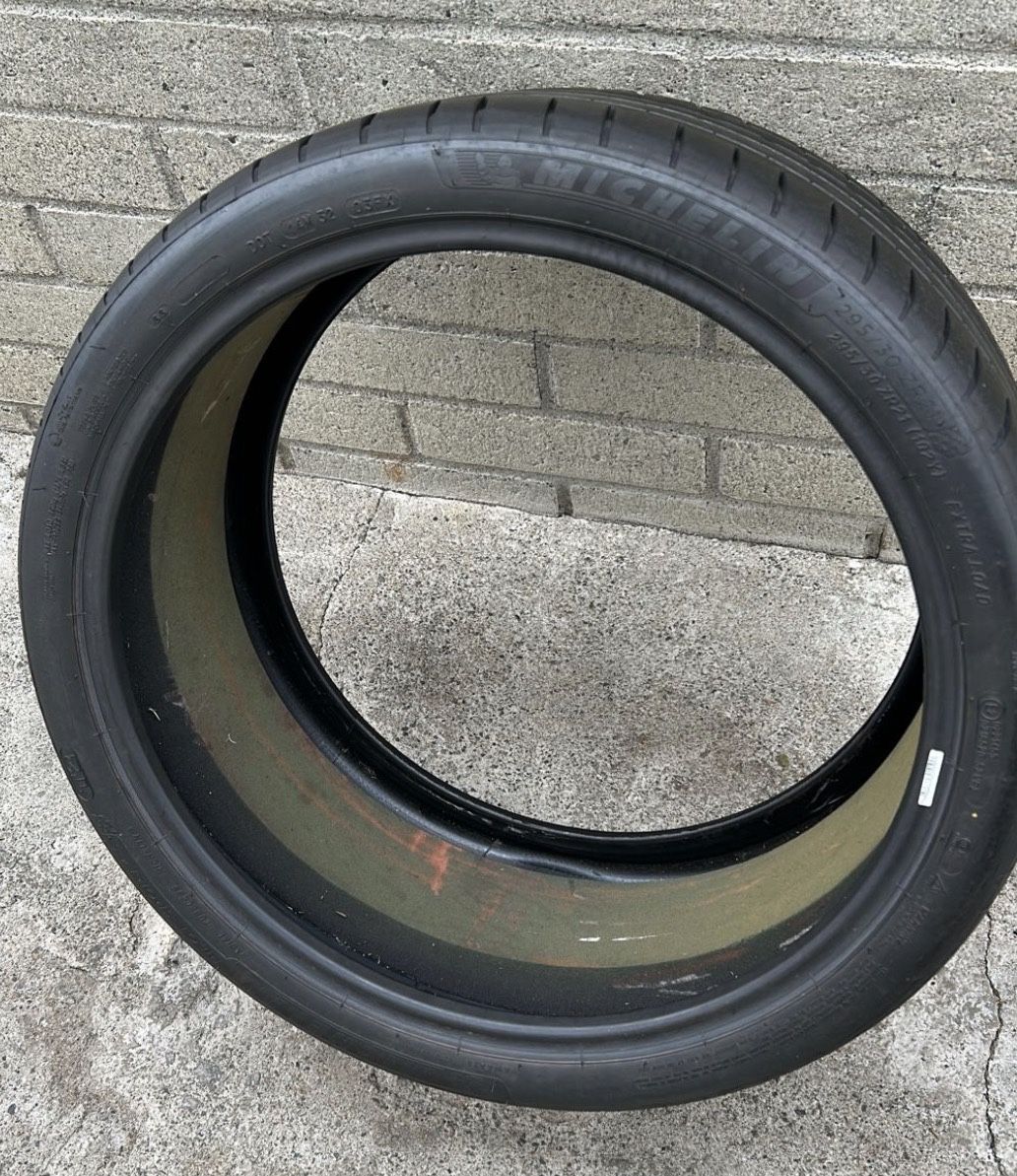 295/30ZR21 Michelin Pilot Sport 4S