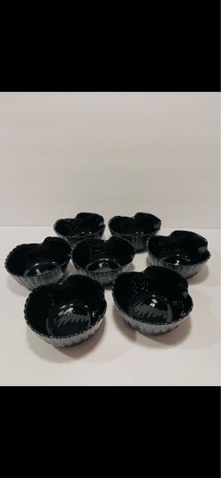 Vintage Arcoroc Coquillage Black Glass Sea Shell Set of 7 Serving Bowls. High quality black glass bowls-6 pieces of small 4.5” diameter and one larger