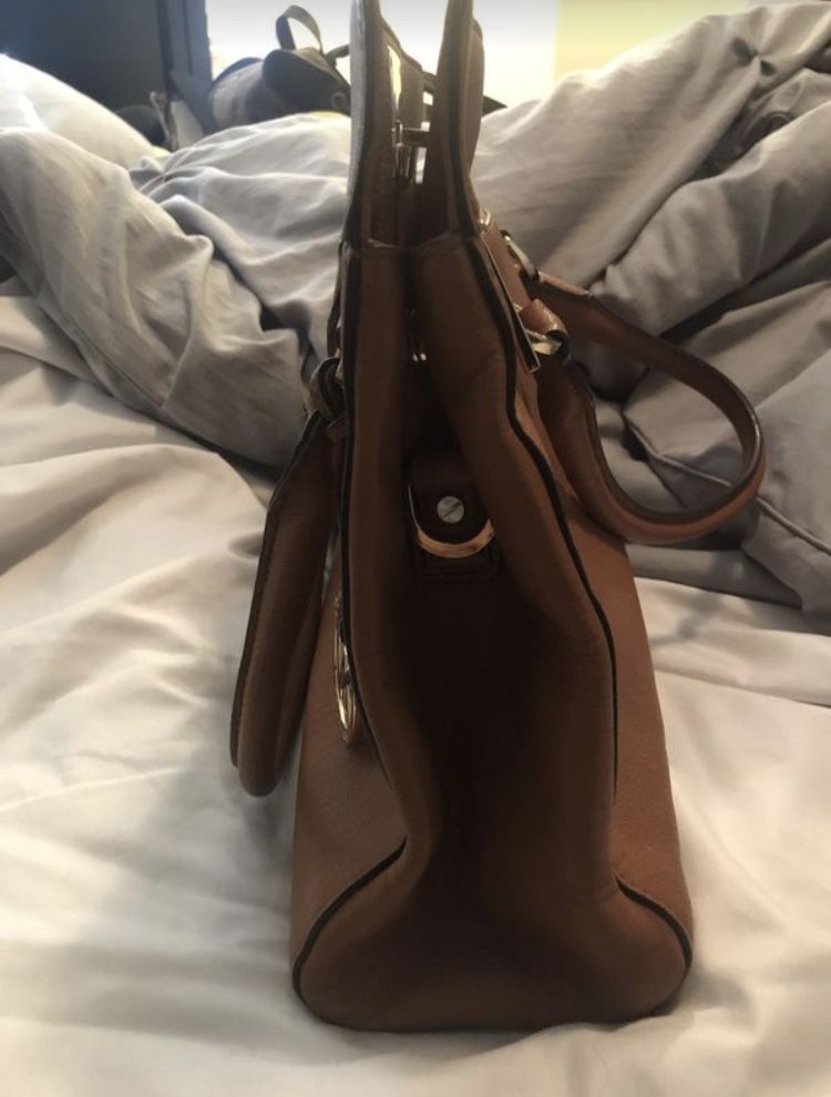 Michael Kors Greenwich Small Saffiano Leather Crossbody Bag for Sale in  Fullerton, CA - OfferUp