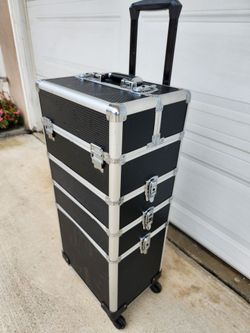 Aluminum rolling cosmetic makeup train case!