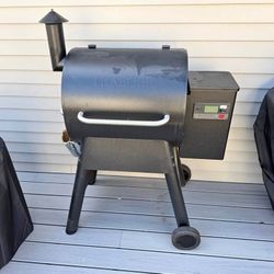Traeger smoker. Excellent- condition 