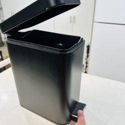 Small Trash Can 