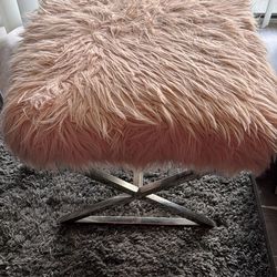 Furry pink ottoman chair