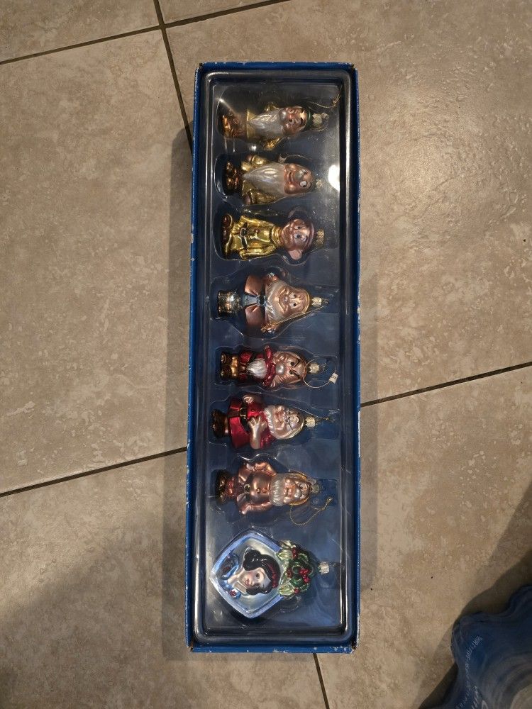 Disney Store Glass Snow White/7 Dwarfs Ornament