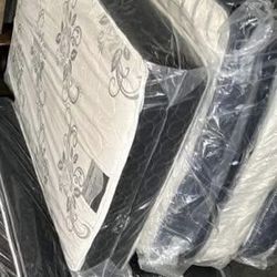 Deluxe Brand Twin Size Set 