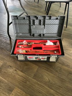 Rubbermaid Roughneck Tool Box with Hardware