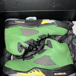 Jordan 5 Oregon se Size 8.5