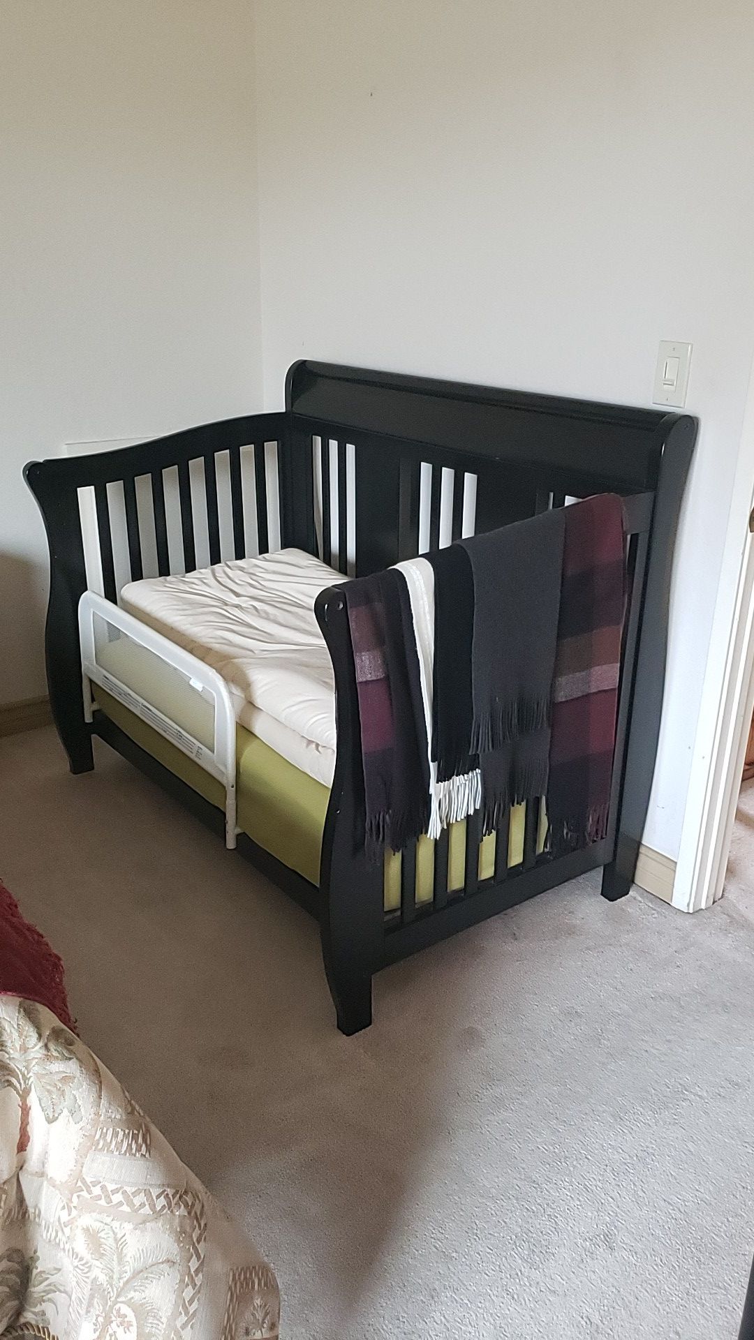 Baby crib and changing table for sale in perfect condition