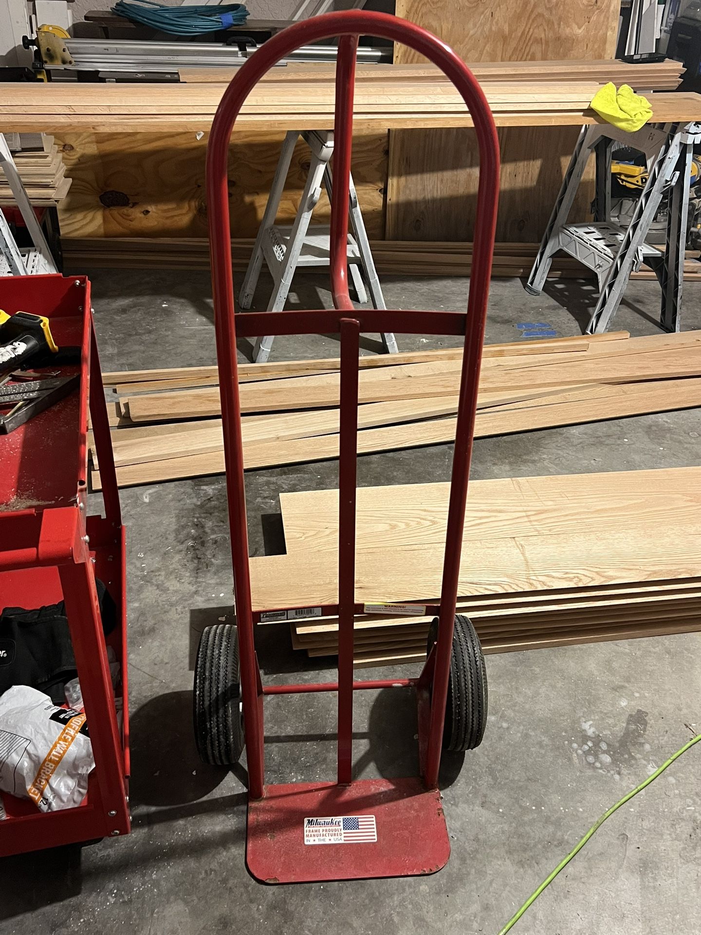 Handle Truck Milwaukee 800 lb. Capacity Flow Back