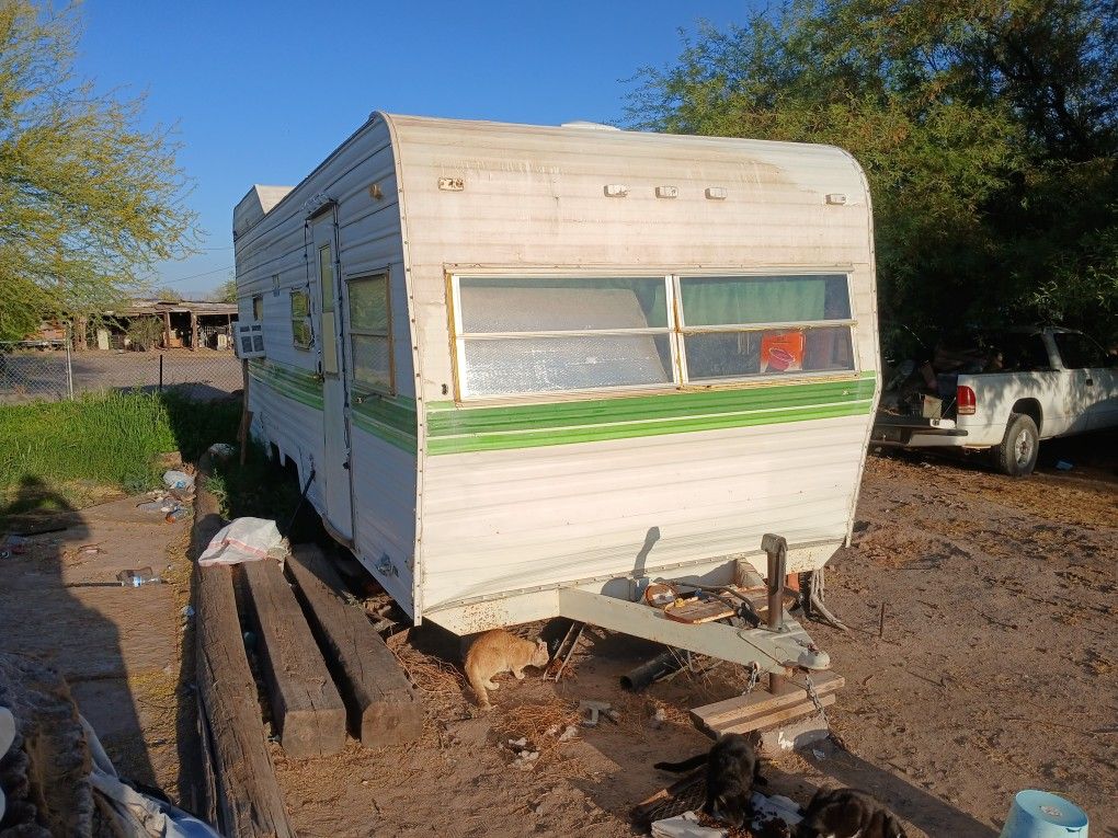 1983 RV Trailer