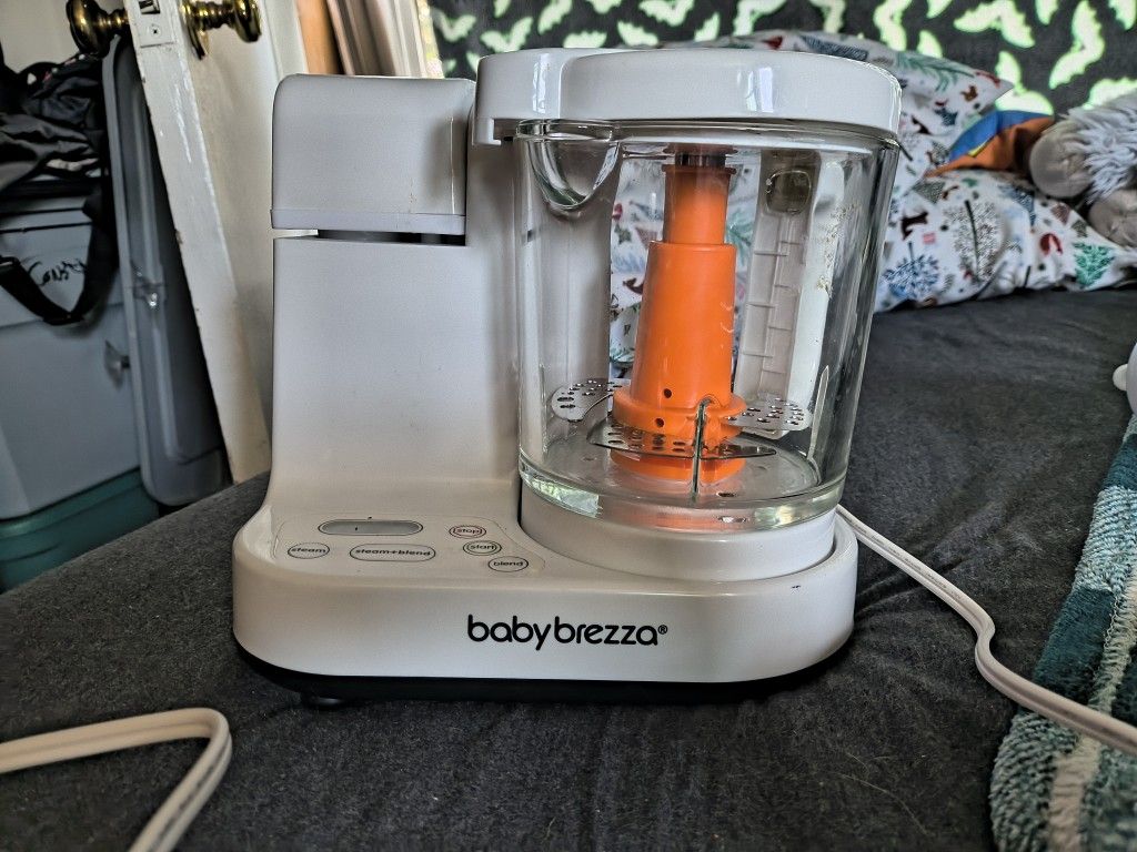Baby Brezza Baby Food Maker With Attached Steamer