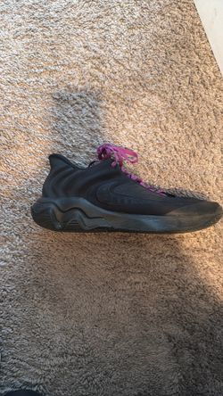 Giannis basketball shoes size 11.5