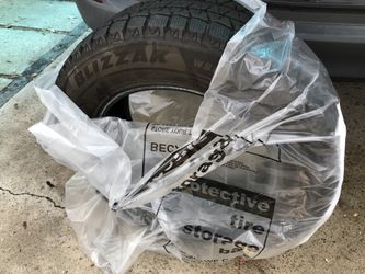Bridgestone Blizzak 225/65R17 WS80 Winter/Snow Tire