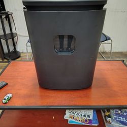 Royal 16 Sheet Crosscut Shredder 