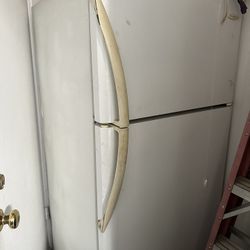 Fridaire Refrigerator