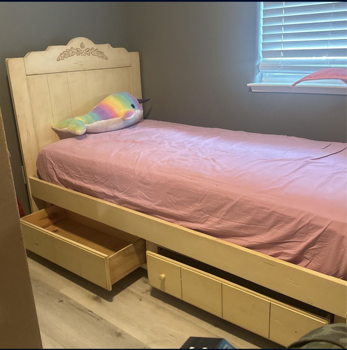 Twin bed