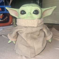 YODA PLUSHIE