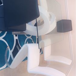 I’m Selling Only The Dinning Table For $200