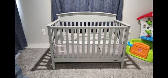 Graco 2-in-1 Convertible Crib & Toddler Bed