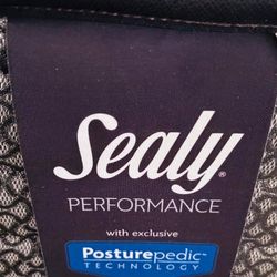 King Size Sealy Hanover Street Plush Pillowtop Mattress – Excellent Condition