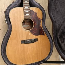 Vintage Gibson SJ-Deluxe Acoustic Guitar (1970s) — Natural Finish