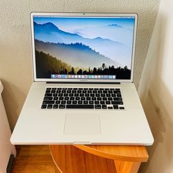 Apple MacBook Pro 17” 2.6Ghz i7 8GB RAM 1.02TB SSD Fully Functional!!!!