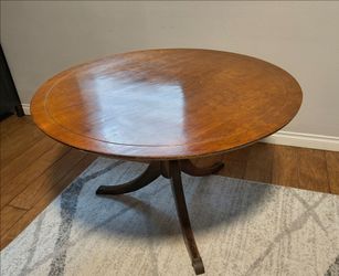Round Wood Pedestal Dining Table