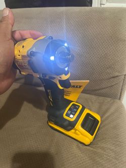 DeWalt Cordless Compact Impact Wrench with Battery